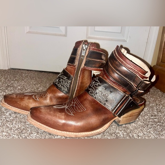 FREEBIRD COGNAC WAYLON BOOTIES - Picture 2 of 10